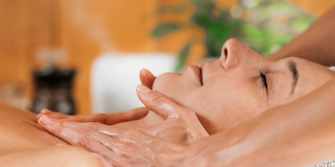 Massages ayurvédiques : découvrez tous leurs bienfaits holistiques